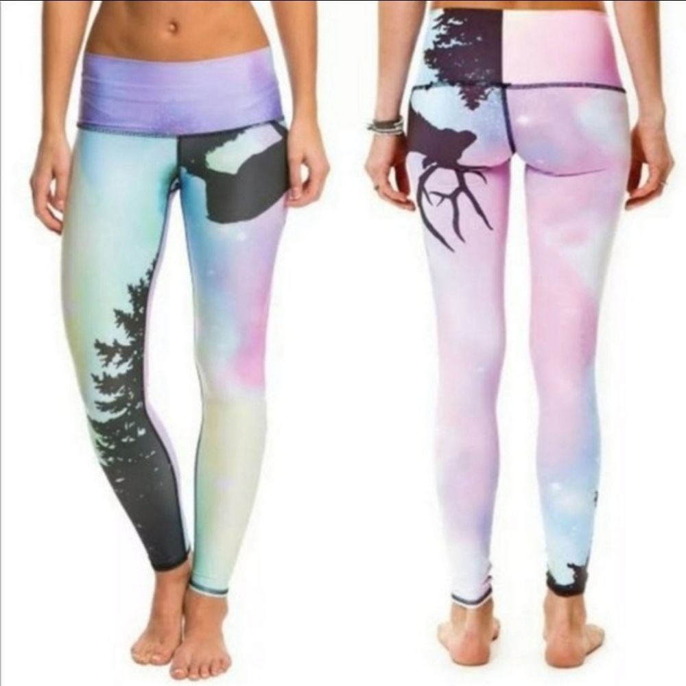Teeki Leggings Medium M Northern Lights Hot Pant Yoga Womens Elk Pine Tree